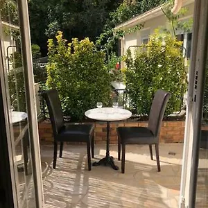 T2 Rer Apartment Cachan